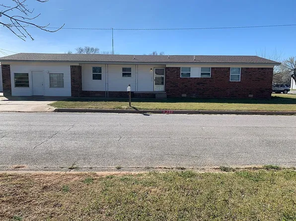 102 S 2nd Ave, Fairview, OK 73737