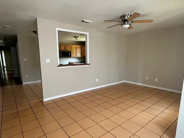 1018 N Brents Ave — Photo 3