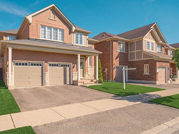 3rd image of 15 Aylesbury Dr