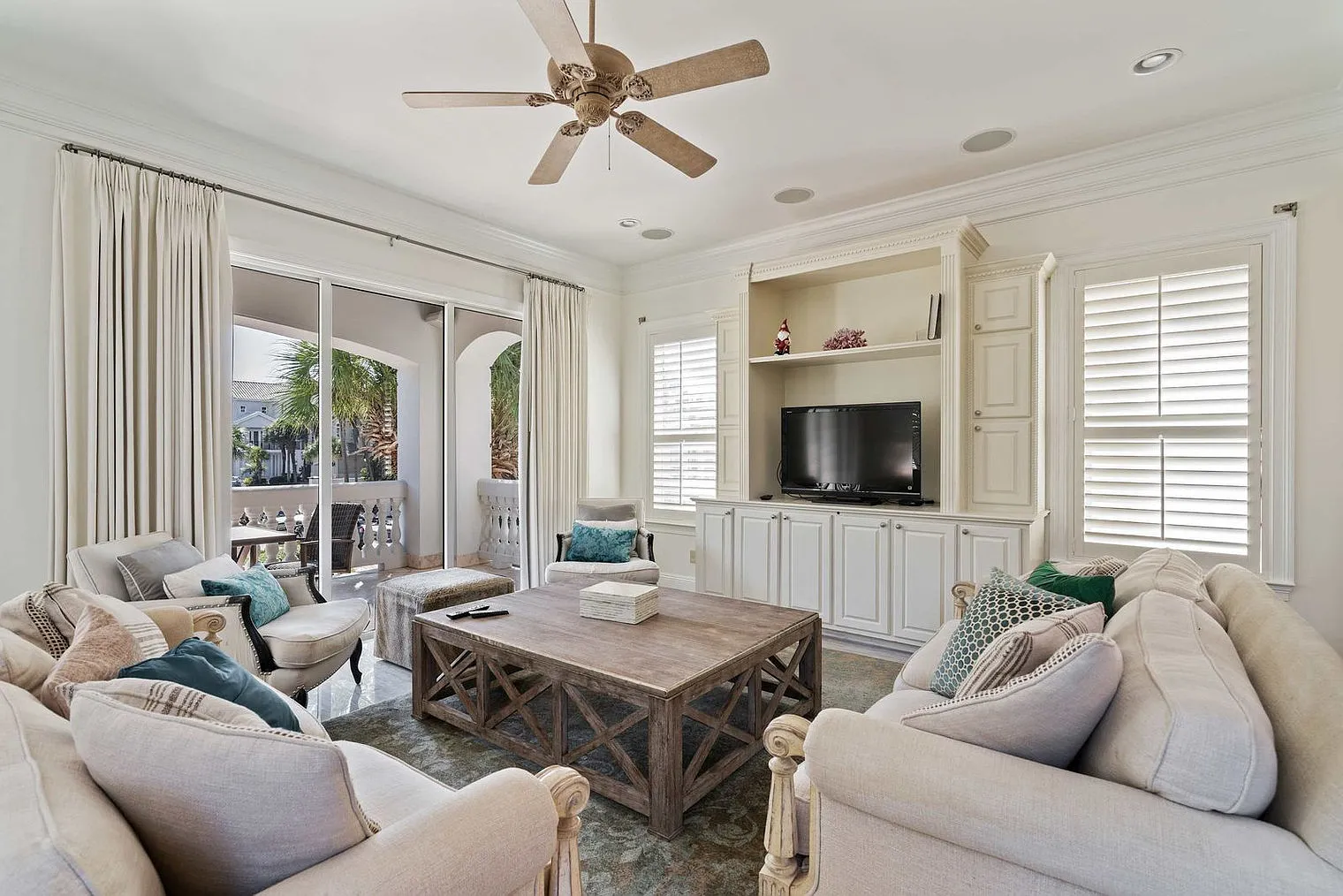 5 bed, 5.0 bath, 3433 sqft, $9,900 — Photo 1