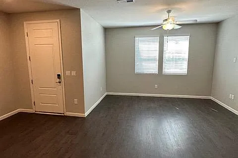3 bed, 2.5 bath, 1619 sqft, $2,569 — Photo 2
