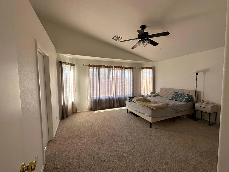 2214 W Saint Catherine Ave — Photo 5