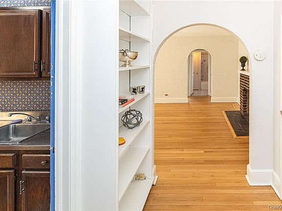 3rd image of 270 Bronxville Road #B63