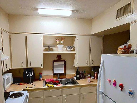 2nd image of 1944 W University Blvd #1B