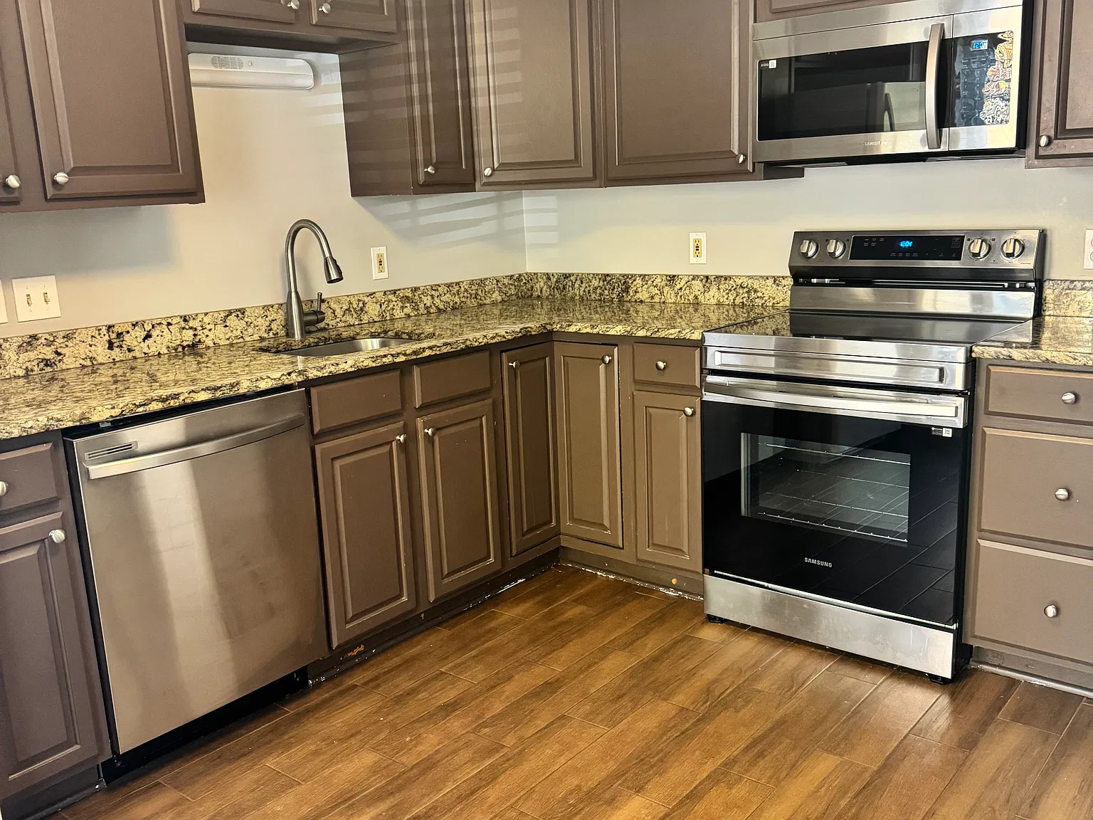 3 bed, 2.5 bath, 1361 sqft, $1,900 — Photo 4