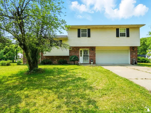 21302 Dean St, Brownstown, MI 48174