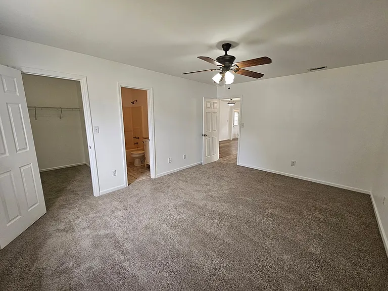 404 Chaps Ct — Photo 8