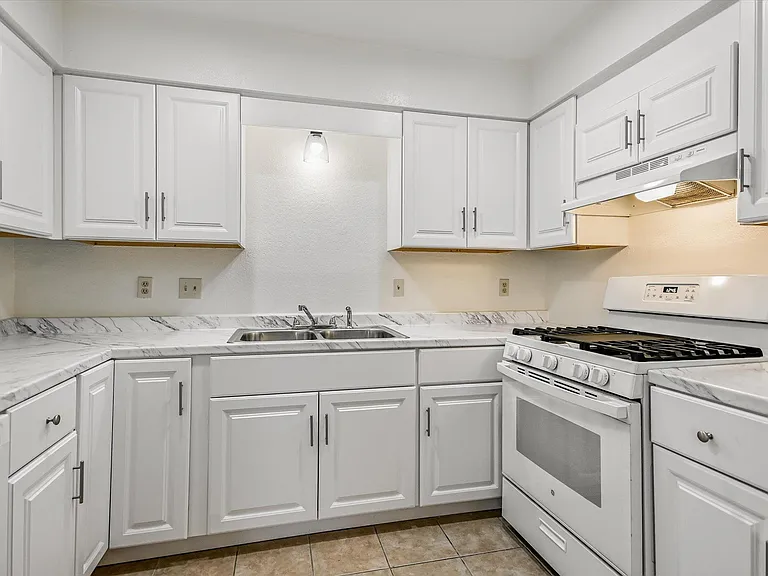 803 Valley View Dr #B — Photo 5