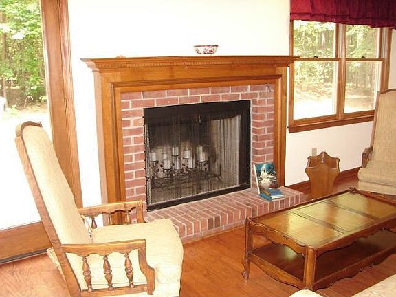 5th image of 225 Lang Dr