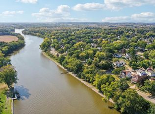 614 Riverside Dr, Fort Atkinson, WI 53538