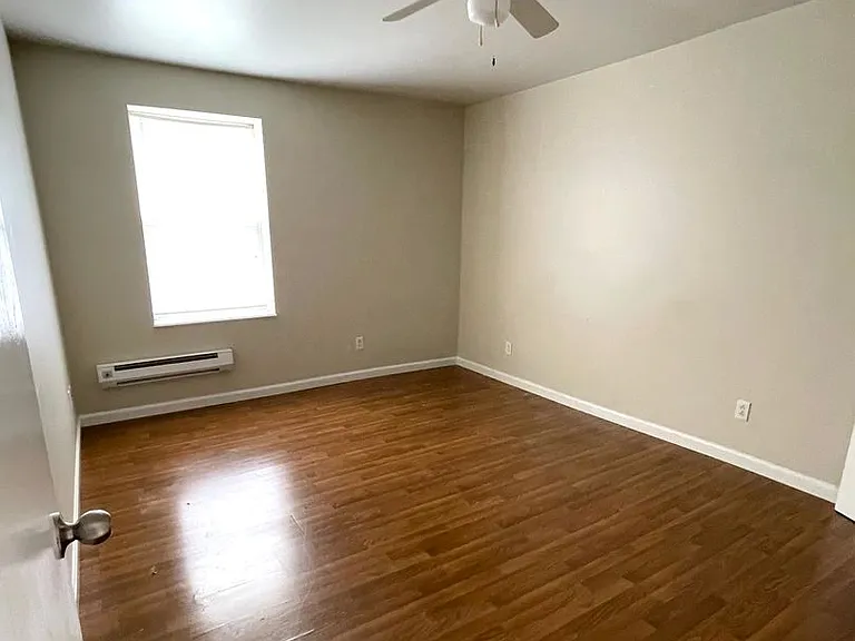 215 W 3rd St #1 — Photo 6