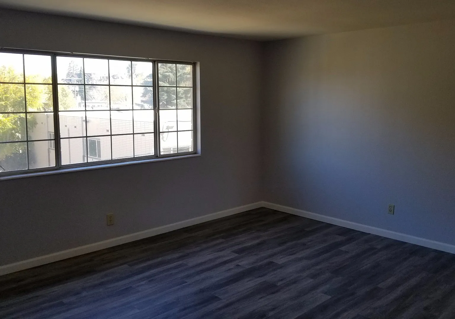 JONES 1140 — Photo 2