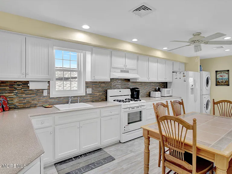 222 Hiering Ave — Photo 6