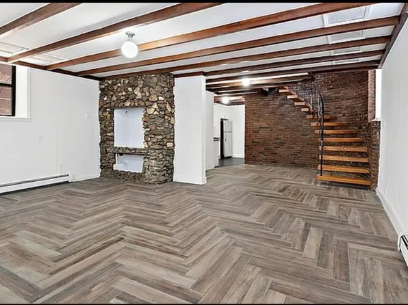 1075 Grant Avenue image 3 of 21