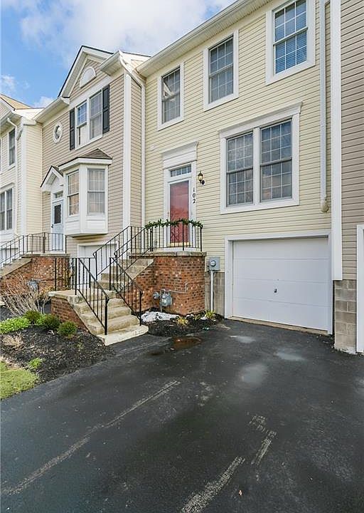 1st image of 102 Courtshire Ln