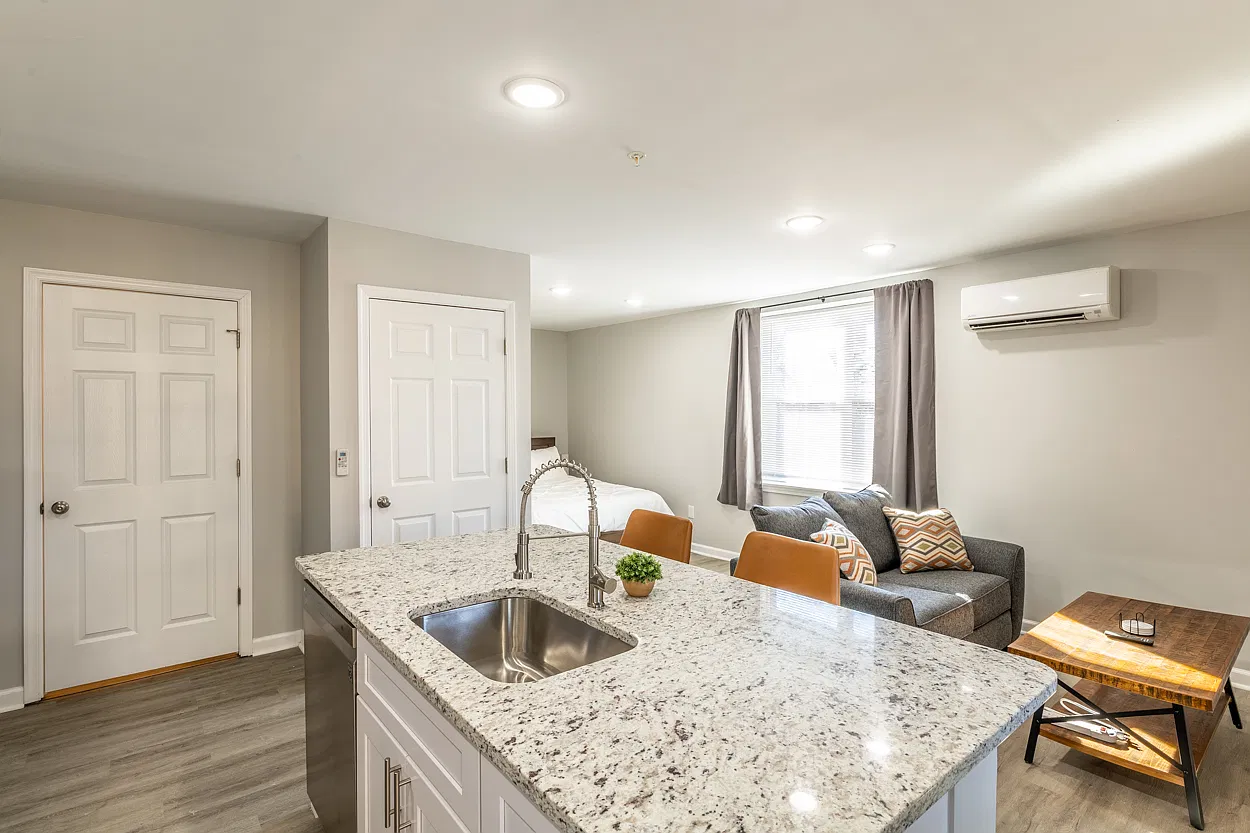 1329 Riverdale Dr — Photo 3
