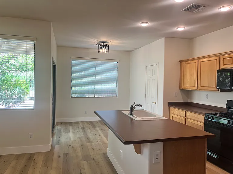 2413 W Lewis And Clark Trl — Photo 9
