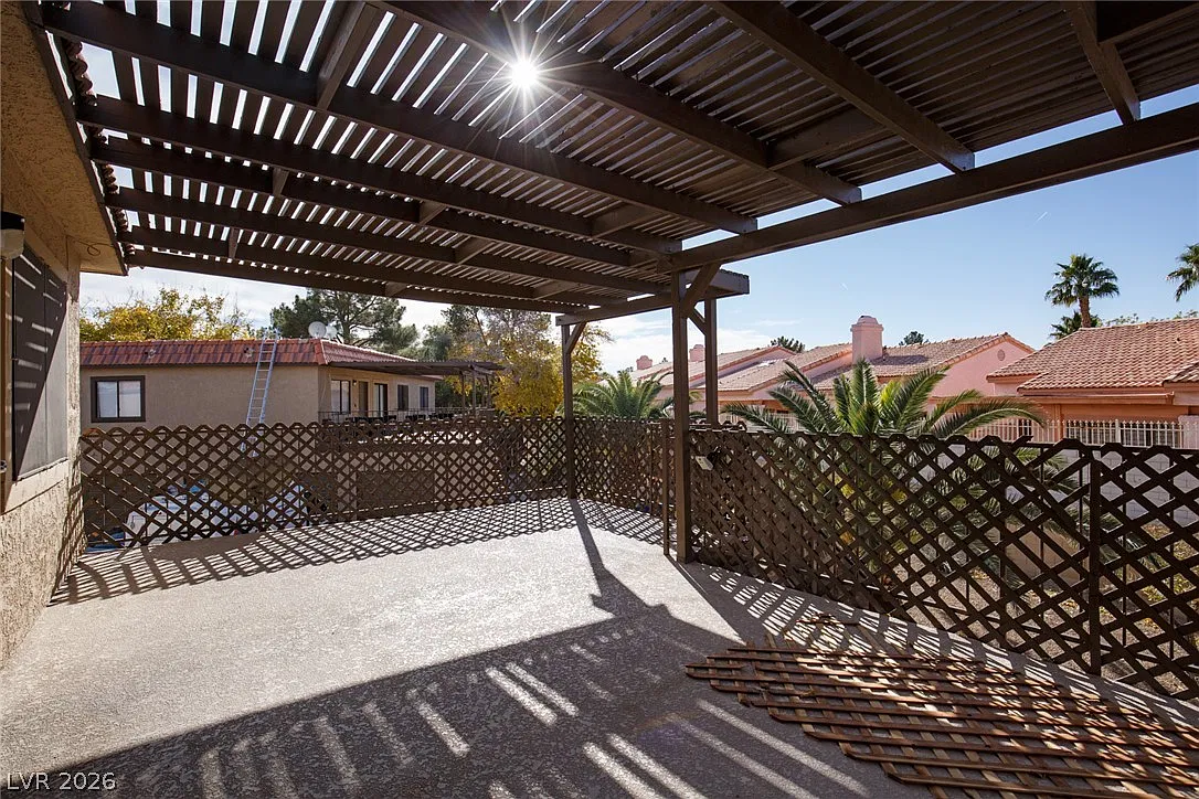 2 bed, 2.0 bath, 924 sqft, $1,575 — Photo 3