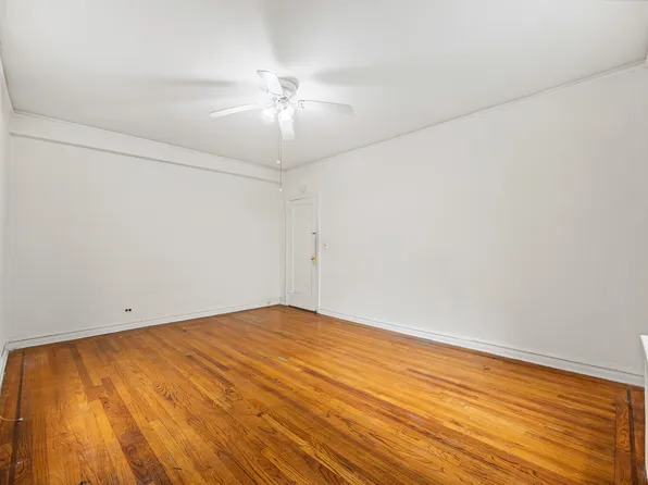 601 Pelham Parkway North image 9 of 22