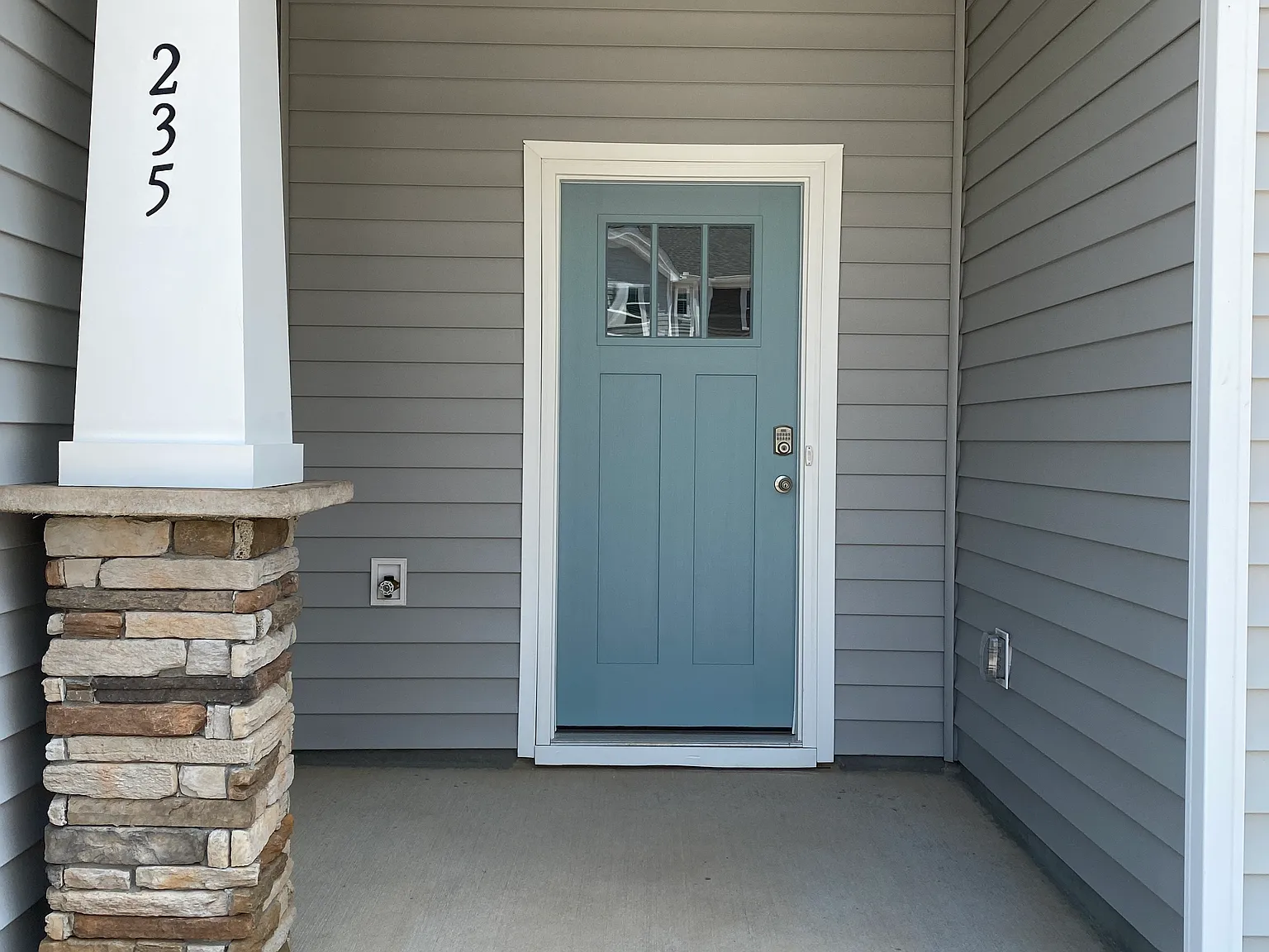 3 bed, 2.5 bath, 1600 sqft, $1,900 — Photo 2