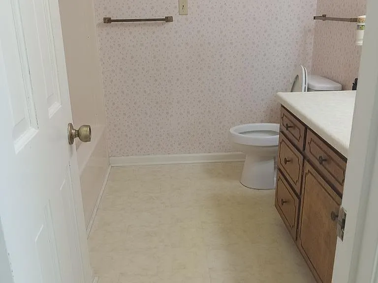 2243 Oakgrove Cir — Photo 31