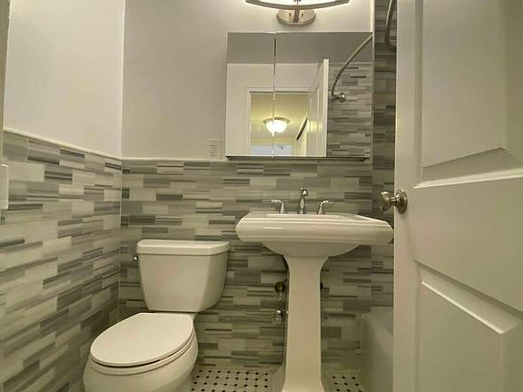4th image of 250 E 63rd St APT 1201