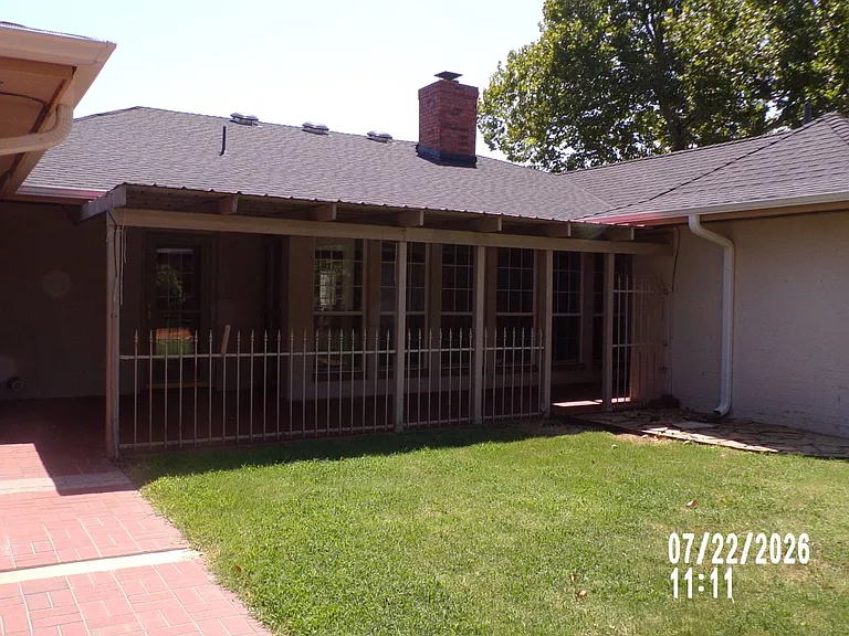 802 NW Seaton Pl — Photo 34