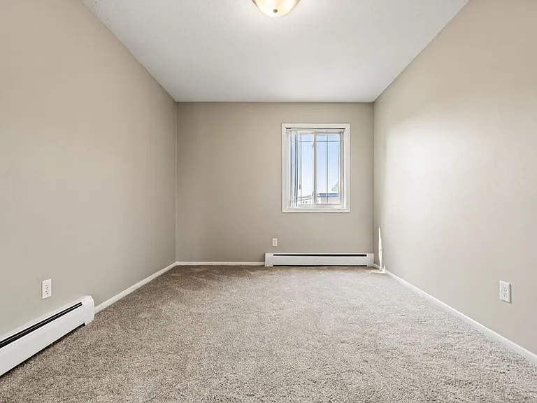Granite City Apartments — Photo 37