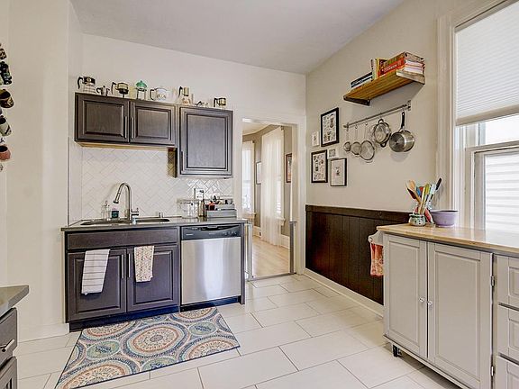 2nd image of 1518 E Irving Pl #1518
