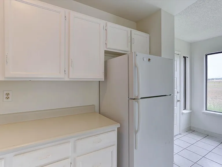 2033 Gyros Cir #166 — Photo 7