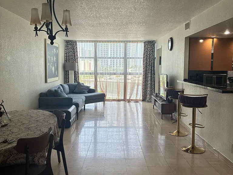 400 Leslie Dr #502 — Photo 14