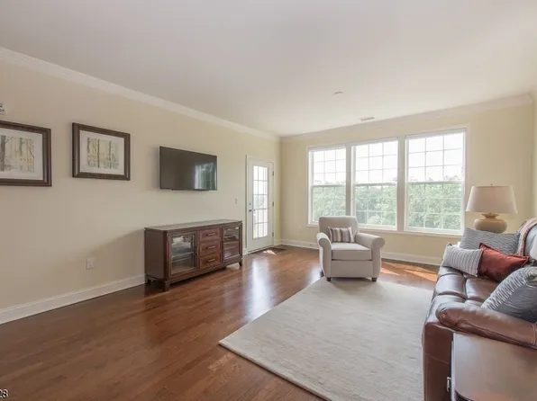 5307 Veterans Dr, Wharton, NJ 07885