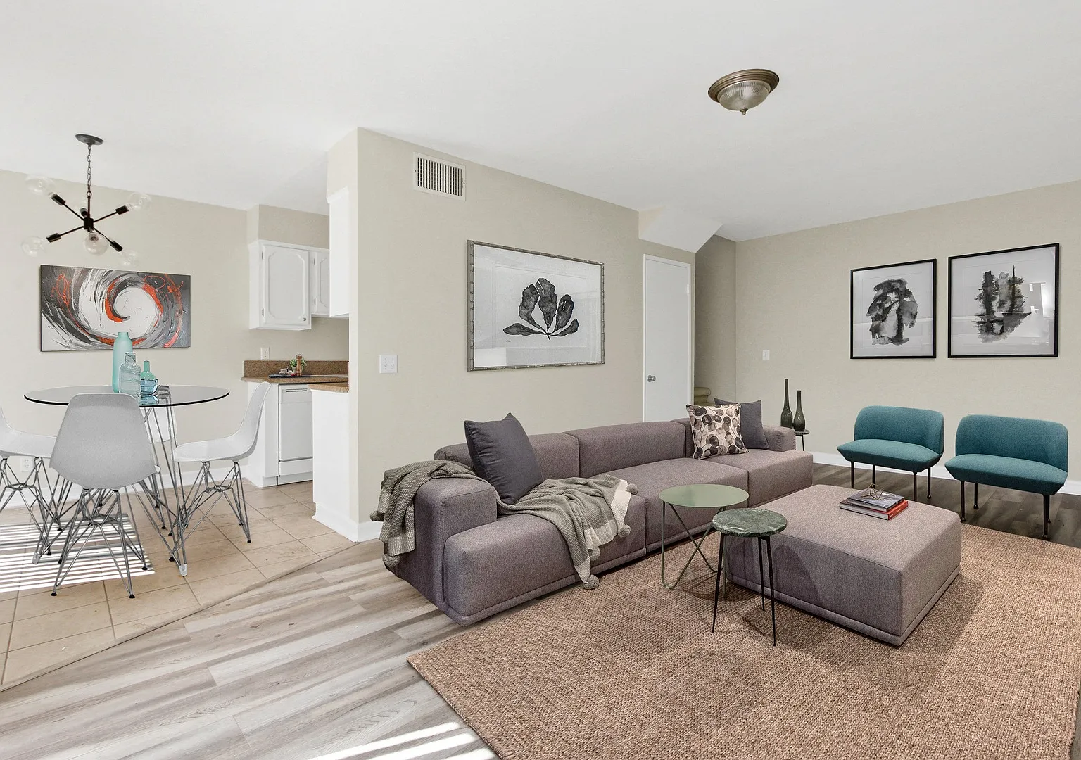115 Doheny Apartments — Photo 2