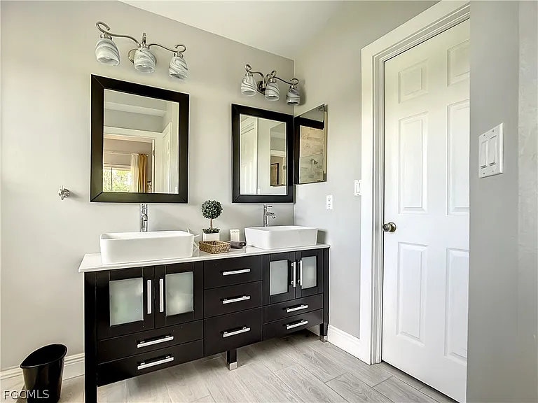 13633 Admiral Ct — Photo 31