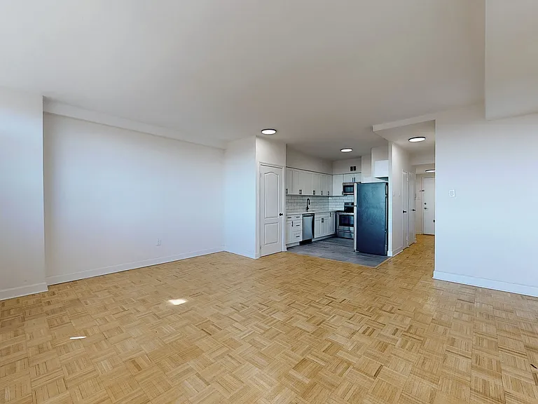 675 Martin Grove Rd — Photo 23
