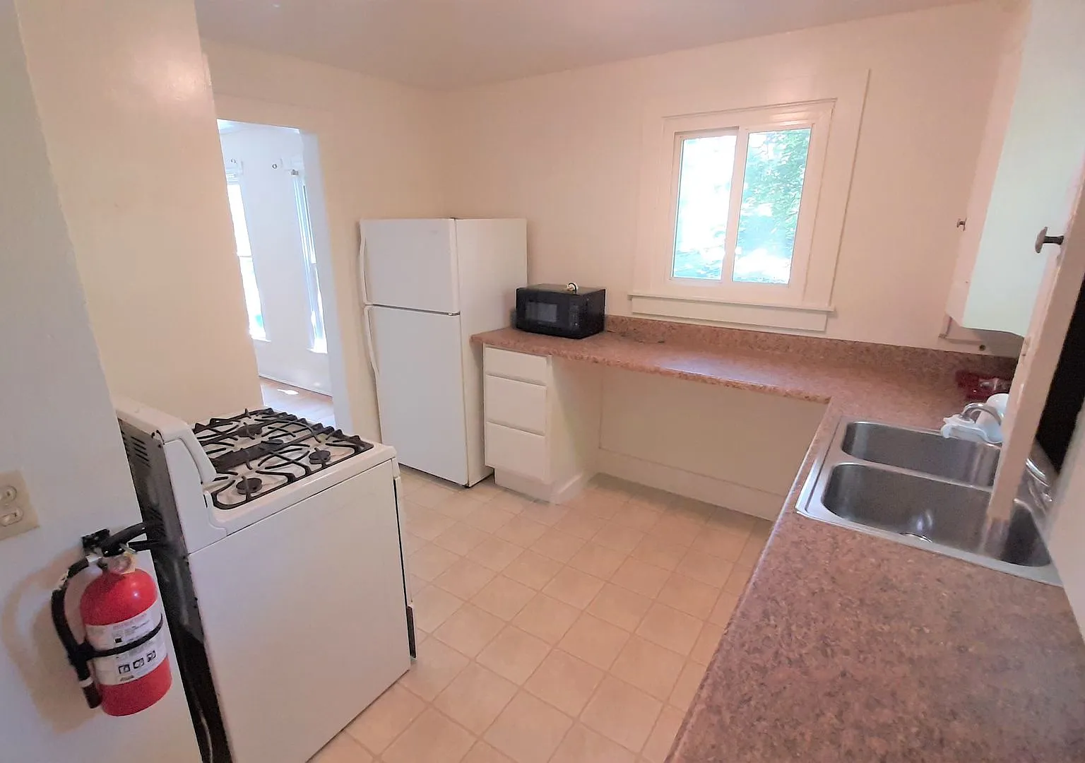 410 S Aurora St — Photo 4