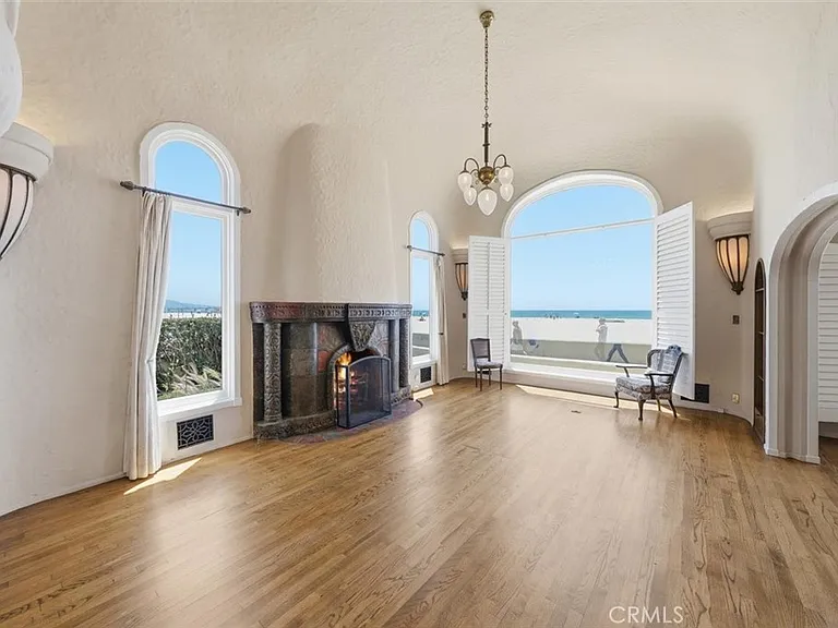 1602 The Strand — Photo 29