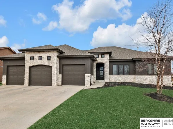 12106 Montauk Dr, Papillion, NE 68046