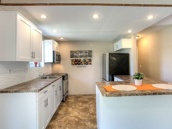5th image of 3633 Riverland Rd