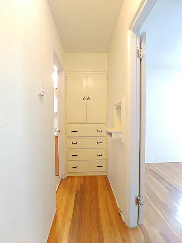 Updated 2 bd / 2 ba Apt. w/ Garage Near UNM / CNM Photo 1 Updated 2 bd / 2 ba Apt. w/ Garage Near UNM / CNM Photo 1