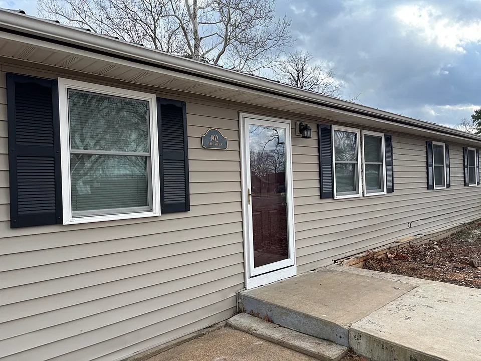 802 Bray Ave