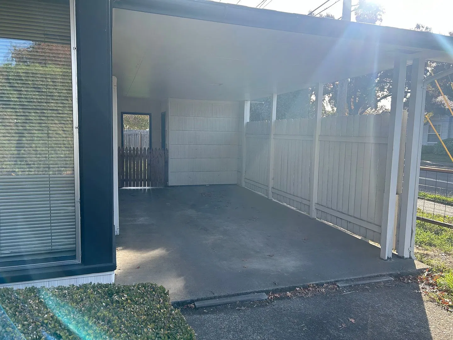 1 bedroom 1 bathroom duplex with carport! — Photo 3