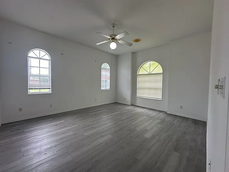 815 Nelson Ave NE — Photo 10