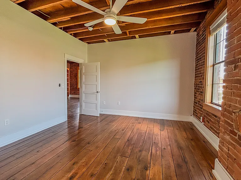 1318 Main St #5 — Photo 10