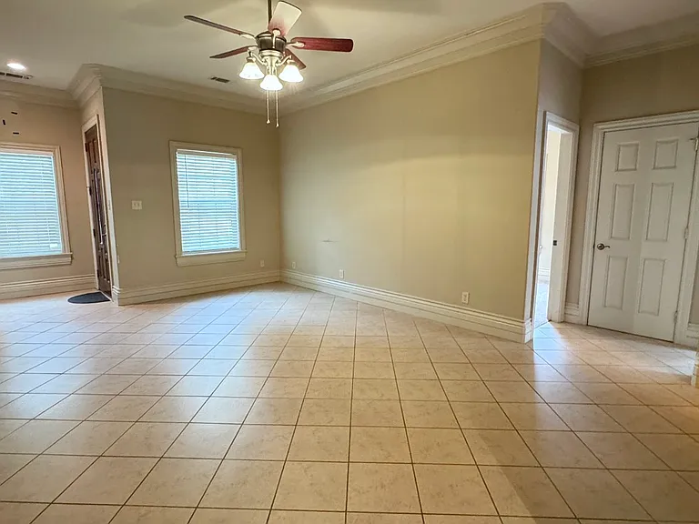 1604 N McGuire Ave #2 — Photo 7