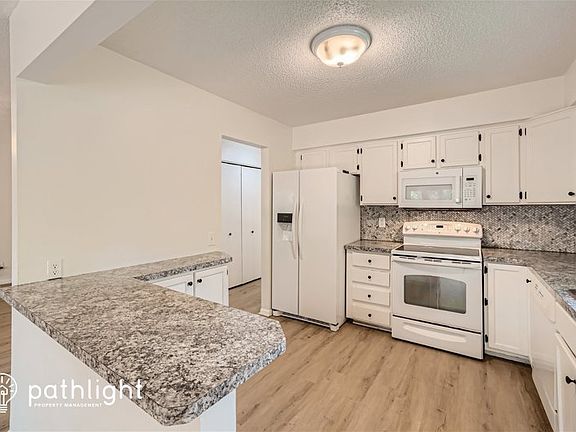 5th image of 825 Windemere Dr