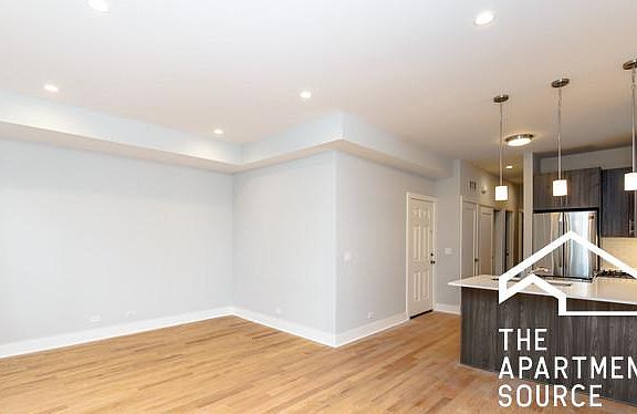 3rd image of 1857 W Dickens Ave