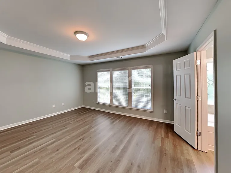 811 Greenwood Xing — Photo 10