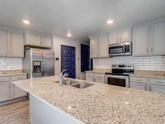 5th image of 5261 Overland Dr