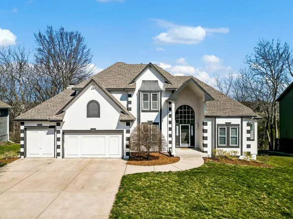 605 SW Trailpark Dr, Lees Summit, MO 64081